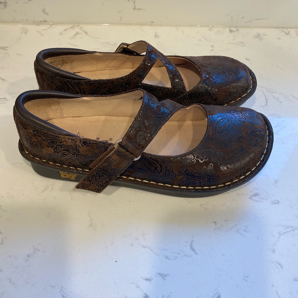 Alegria brown clogs Mary Jane style with paisley design size 37